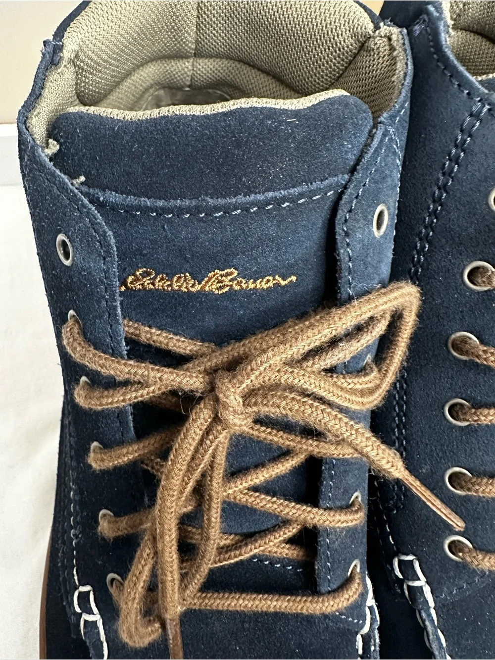 Men’s Eddie Bauer Navy Suede Chukka Boots with Brown Accents sz.10